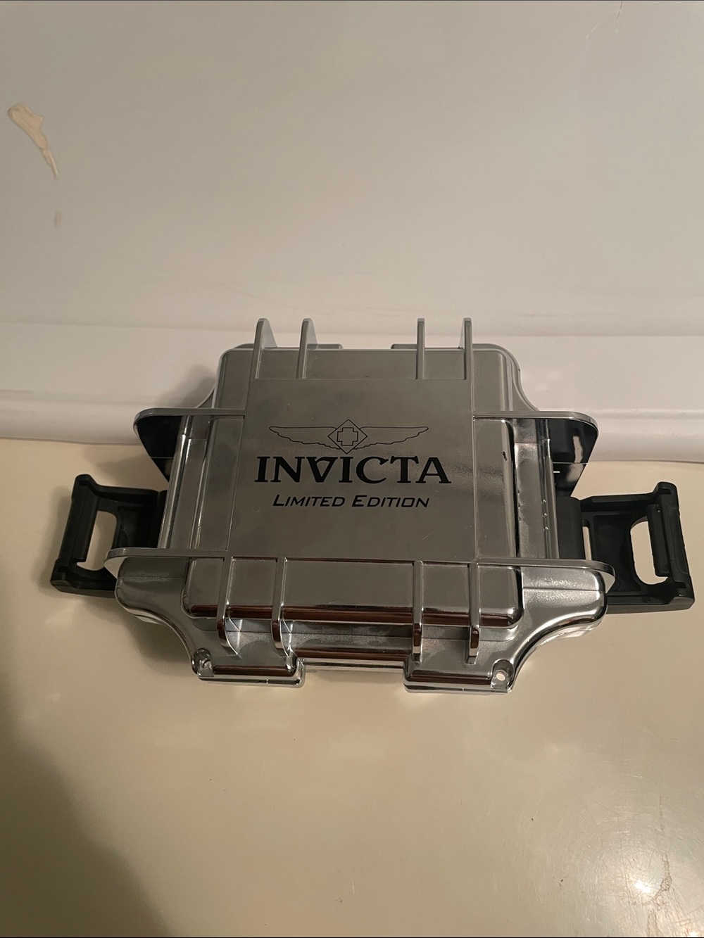 Invicta Protective watch Hard Case with Padded Foam Interior - Silver